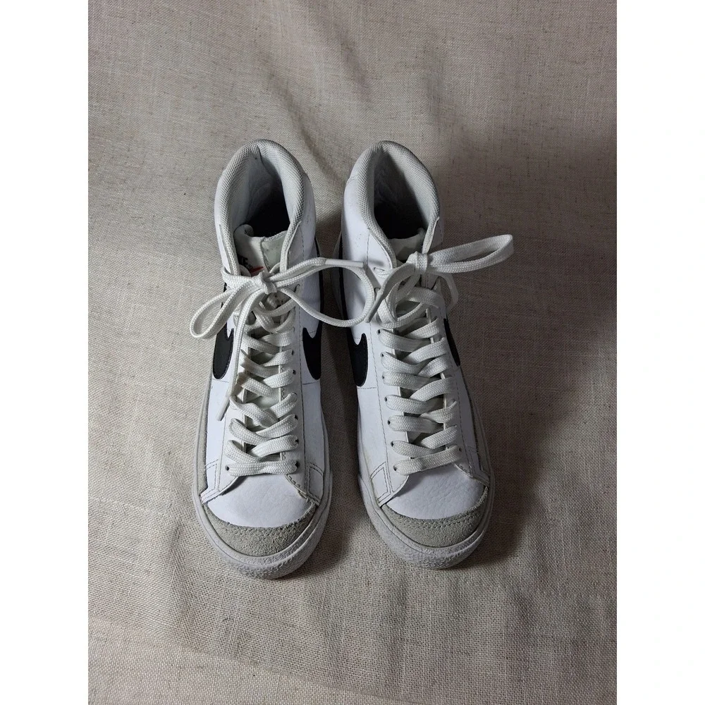 Nike Blazer Mid 77 White Black High Top Sneakers DA4086-100 Kids Size 3.5Y